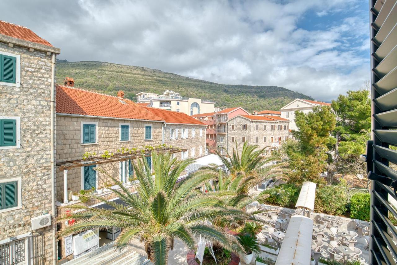 Symphony Apartments Street View Petrovac Exterior photo
